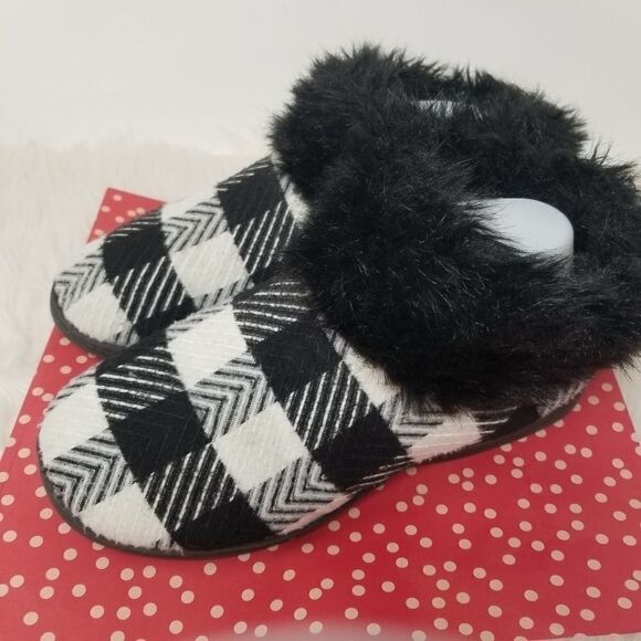 Black and White Plaid House Slippers. Size 9-10. - Picture 1 of 7